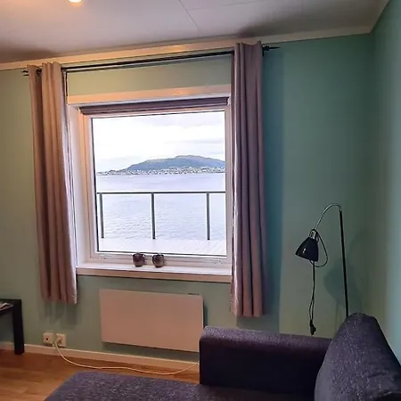 Fjord View In Centre With Parking *