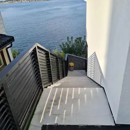 Fjord View In Centre With Parking فيلة Ålesund