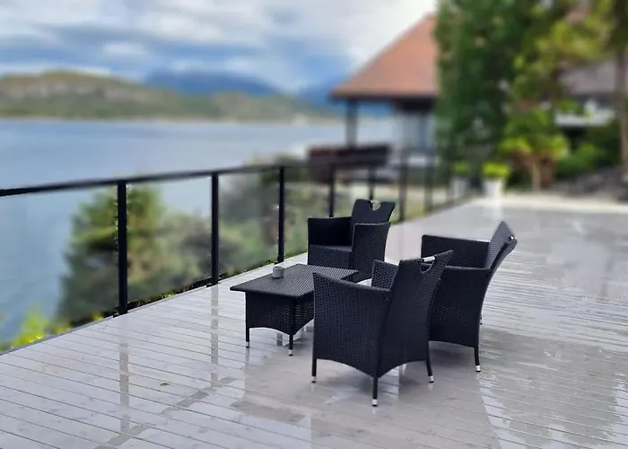 Villa Fjord View In Centre With Parking