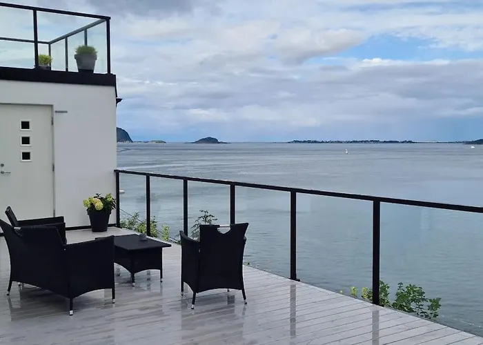 Fjord View In Centre With Parking Villa Ålesund