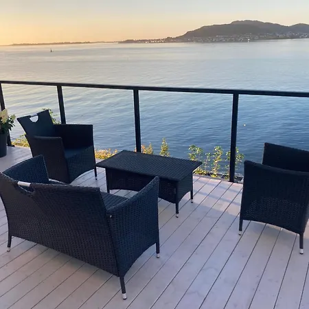 Fjord View In Centre With Parking Villa *