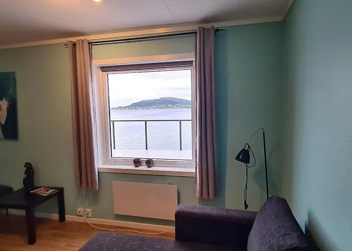 Fjord View In Centre With Parking *