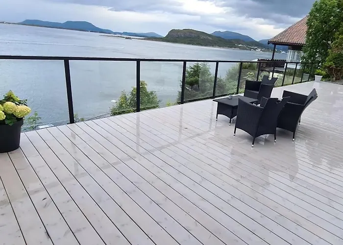 Villa Fjord View In Centre With Parking Ålesund