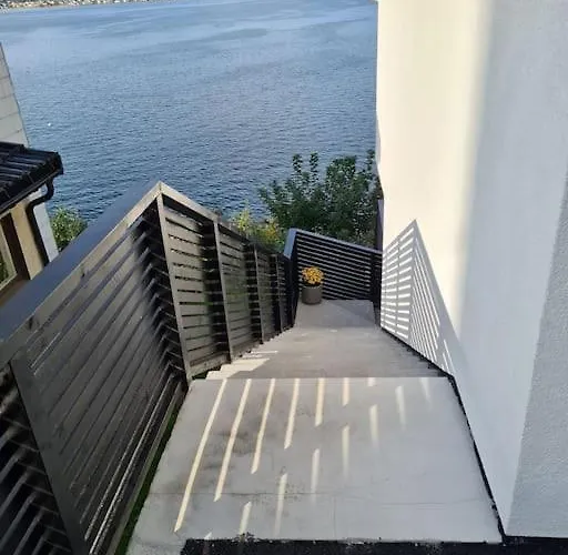 Fjord View In Centre With Parking Villa Ålesund