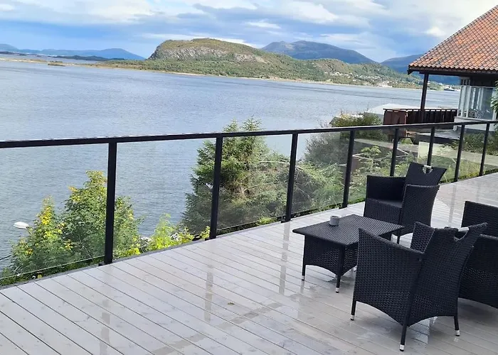 Fjord View In Centre With Parking Ålesund